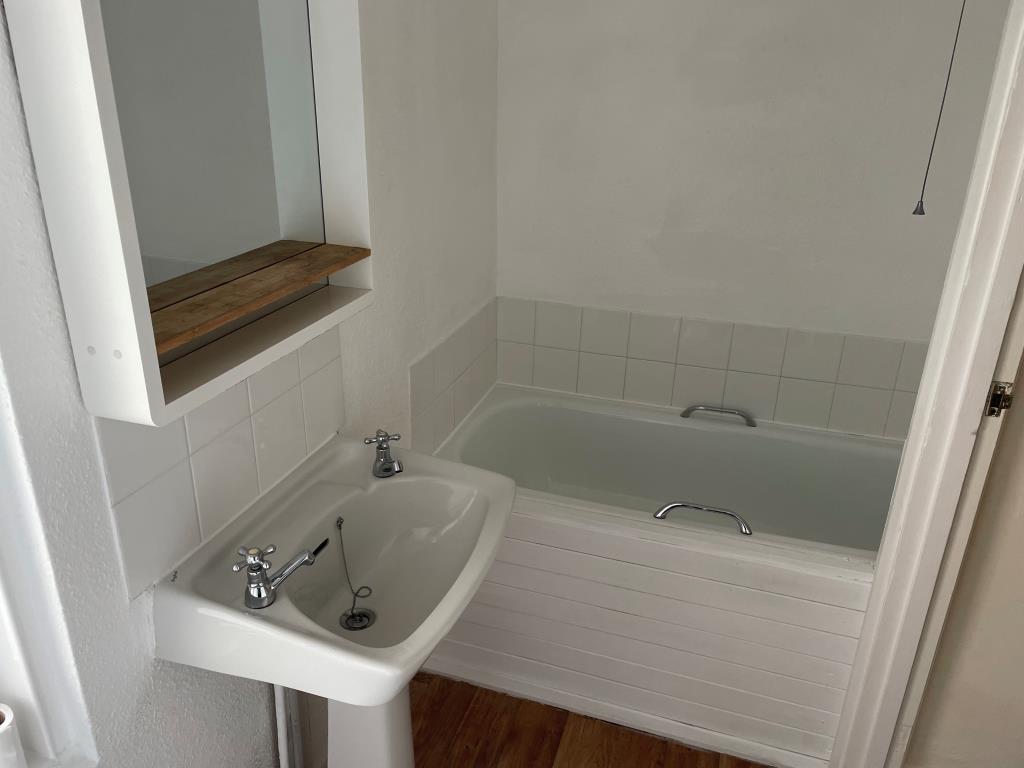 Lot: 42 - THREE-BEDROOM HOUSE WITH POTENTIAL - Bathroom with sink and mirror